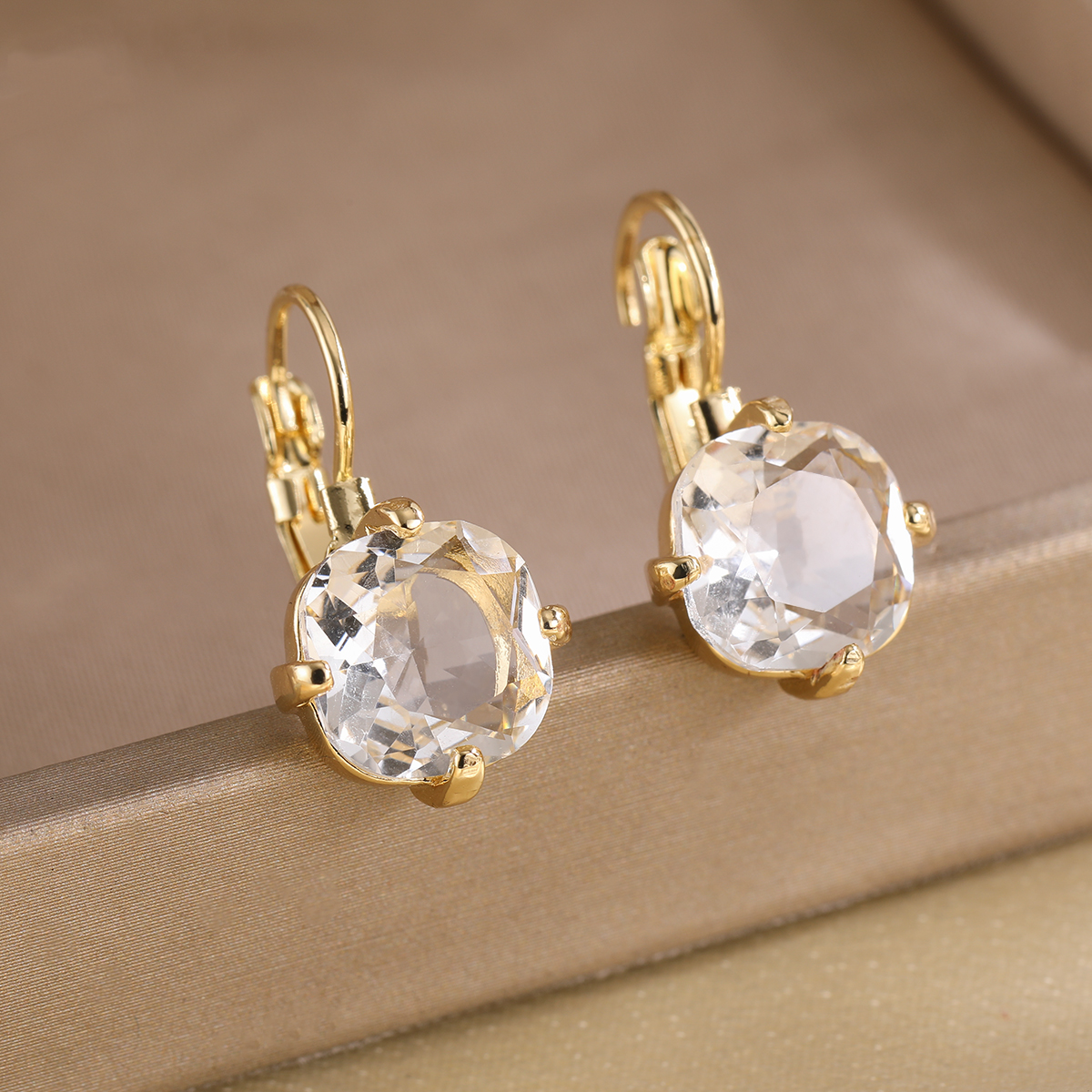 Elegant Claw-Shaped Stud Earri - مراجعة Women Formal Event Wear وسعره