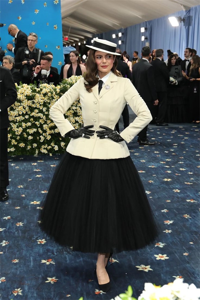 White Women Office Suits Skirt - مراجعة Women Formal Wear With Black Blazer وسعره