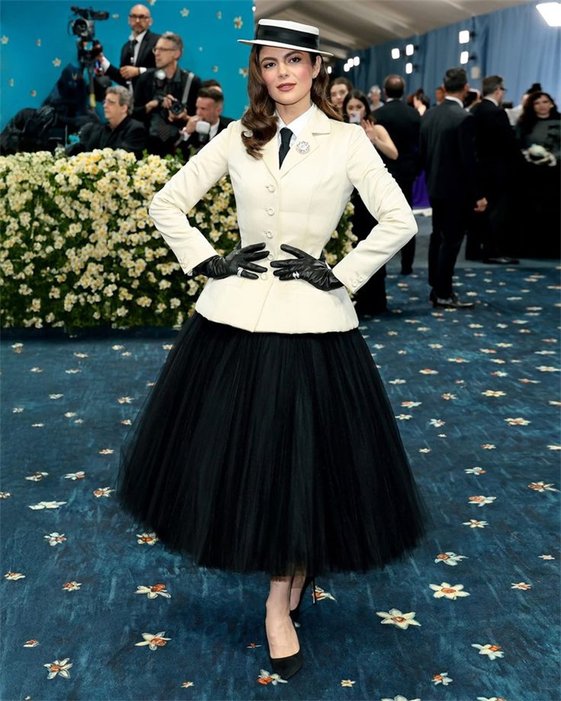 White Women Office Suits Skirt - مراجعة Women Formal Wear With Black Blazer وسعره