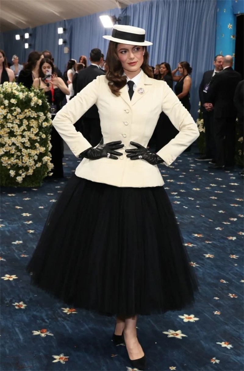 White Women Office Suits Skirt - مراجعة Women Formal Wear With Black Blazer وسعره
