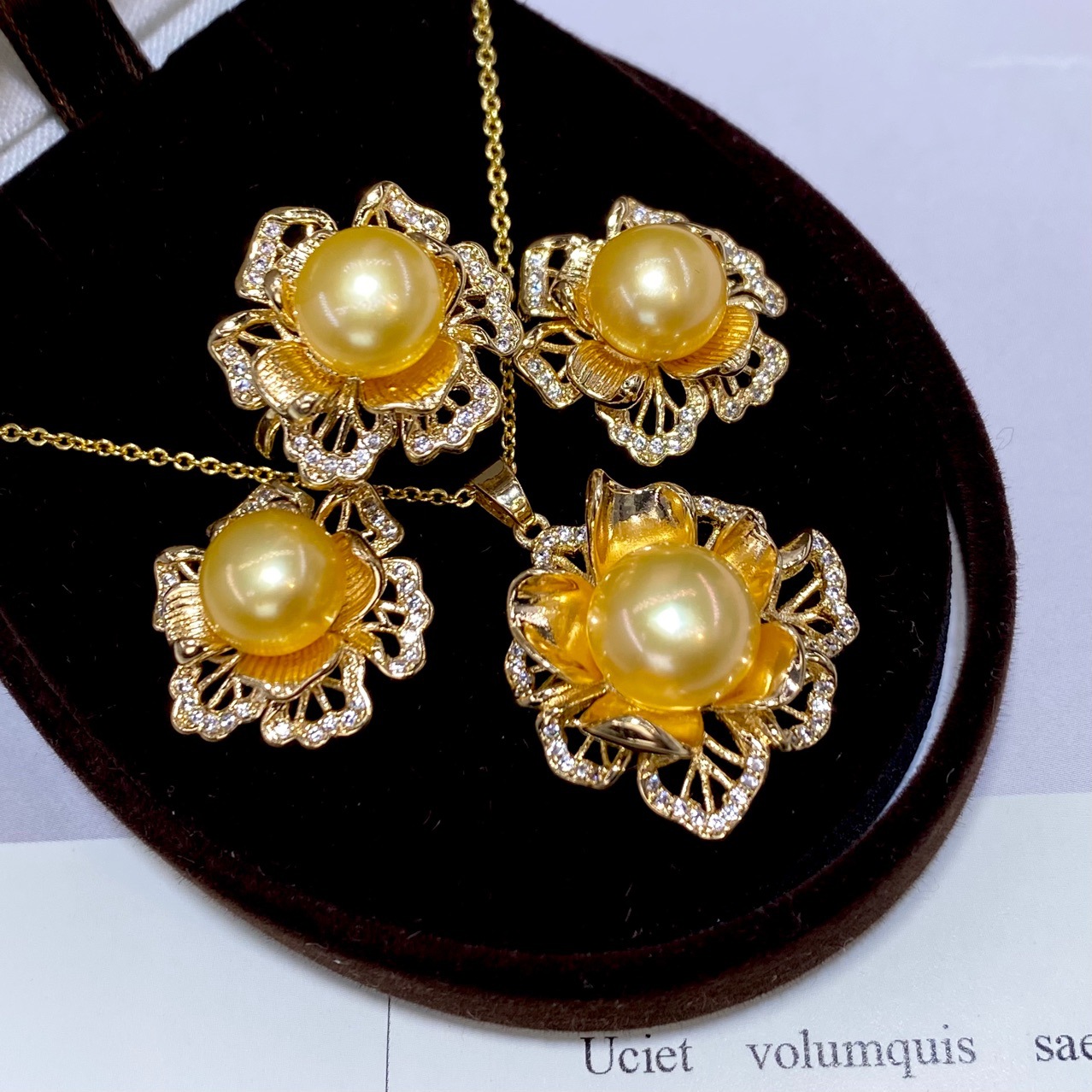 one Set freshwater pearl yello - مراجعة Pearl Necklace Set وسعره