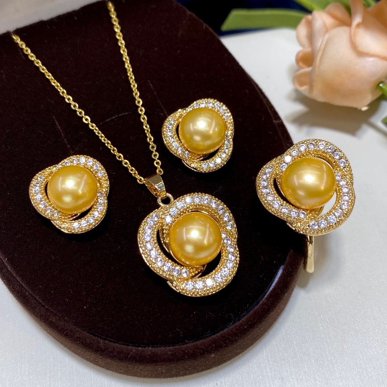 one Set freshwater pearl yello - مراجعة Pearl Necklace Set وسعره